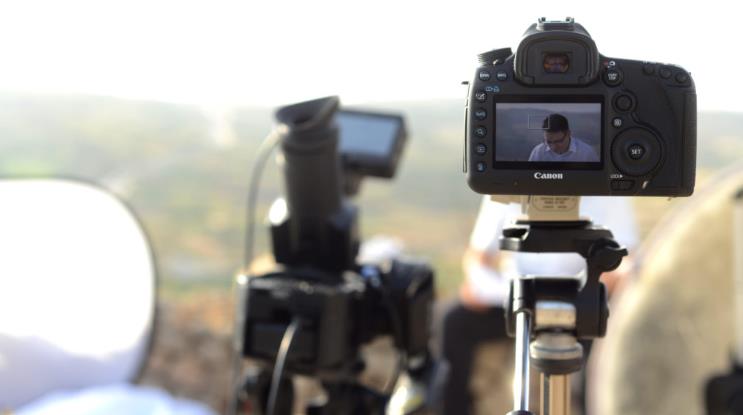 社交媒体策略：如何让TVC广告片在网络上病毒式传播